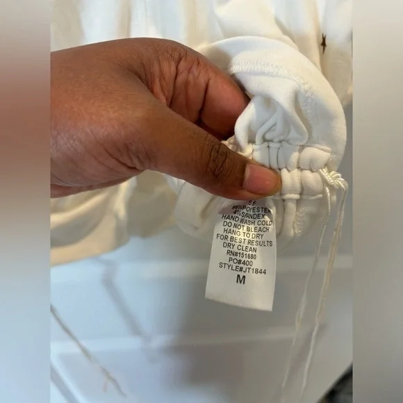 Storia White Top with Stars Size Medium - Picture 3 of 5